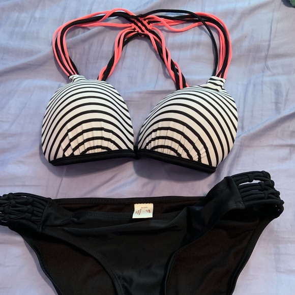 Bathing suit - Picture 1 of 4